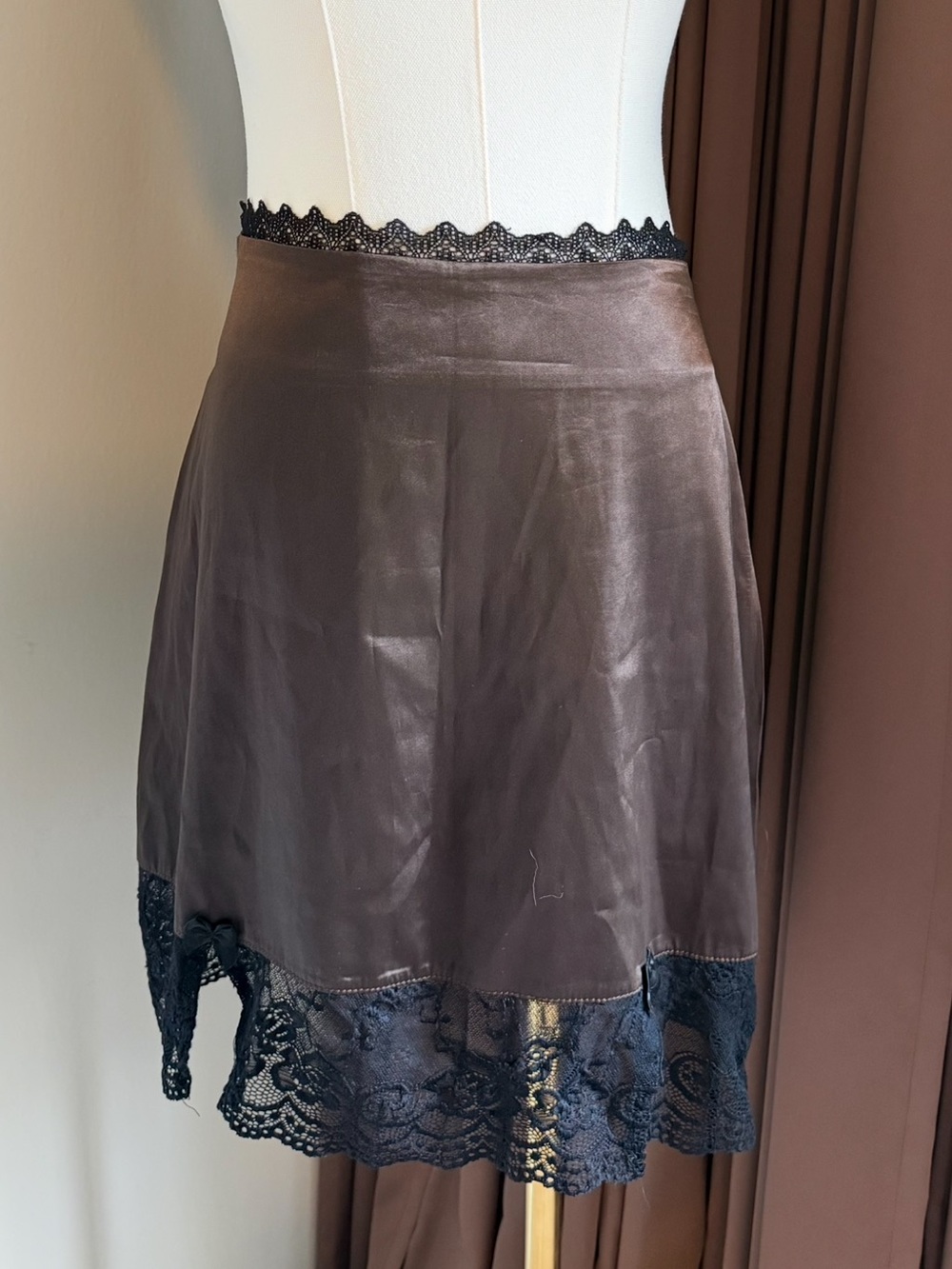Tunnel Vision Brown Satin Mini Skirt Black Lace Trim Bow Fairycore Womens L